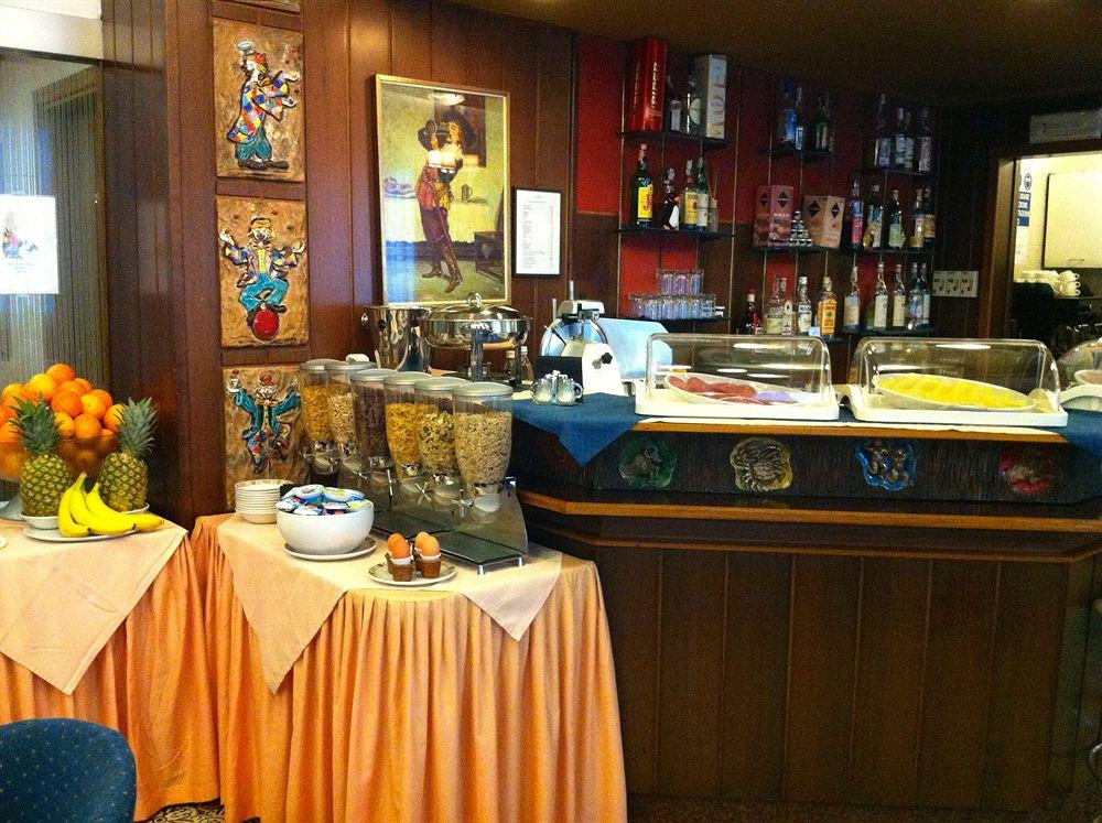 Hotel Mec Milan Bagian luar foto