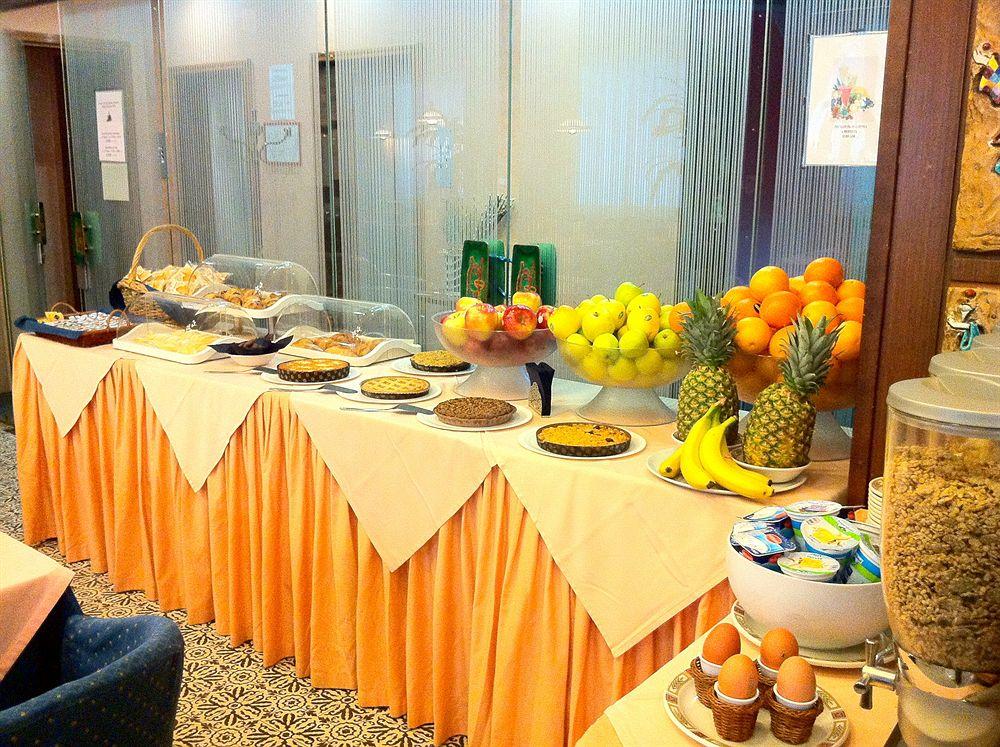 Hotel Mec Milan Bagian luar foto