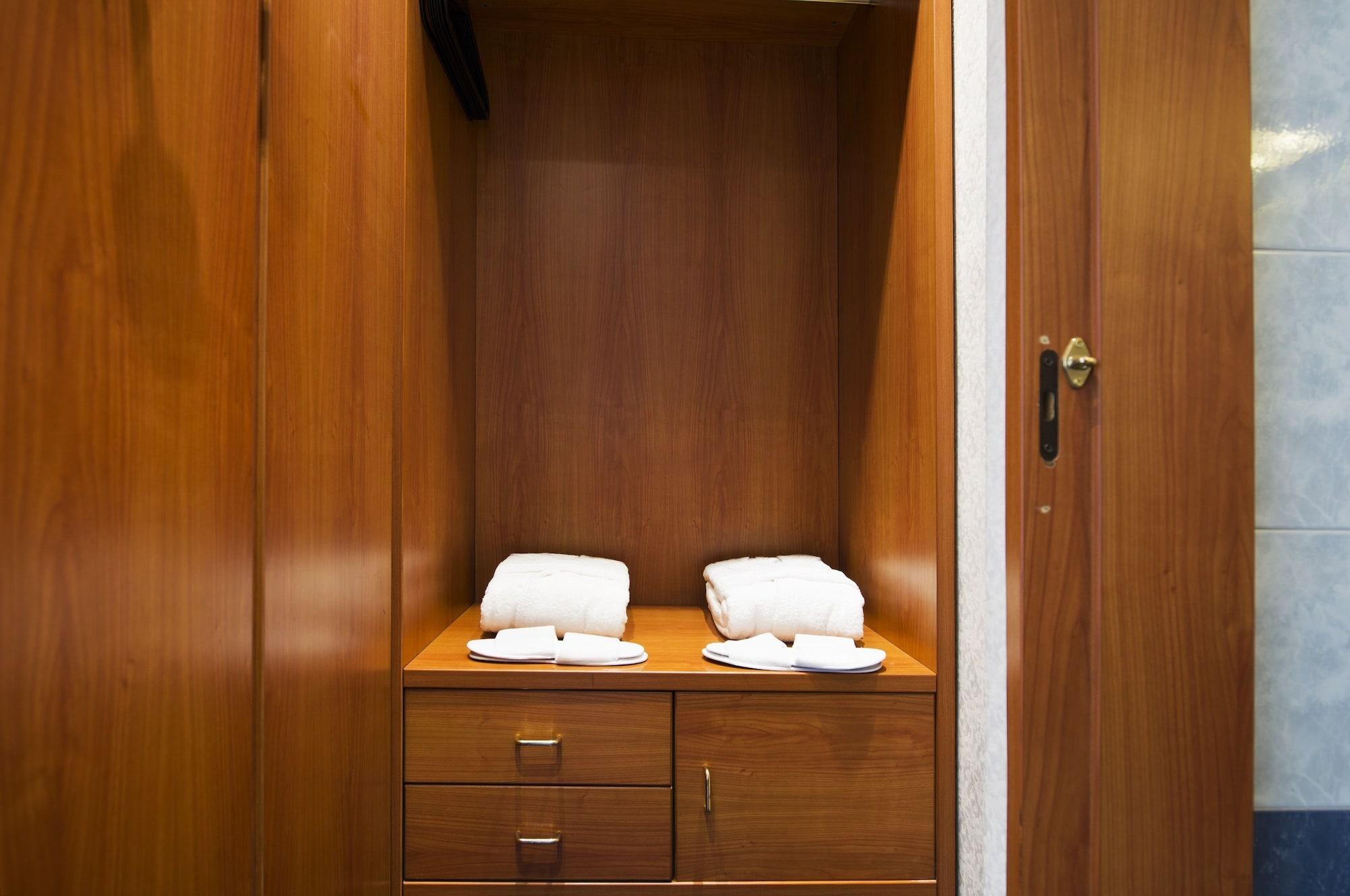 Hotel Mec Milan Bagian luar foto