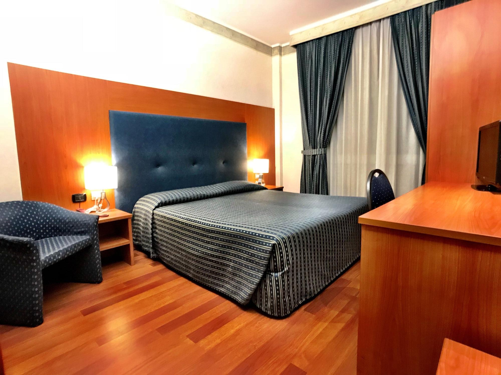 Hotel Mec Milan Bagian luar foto