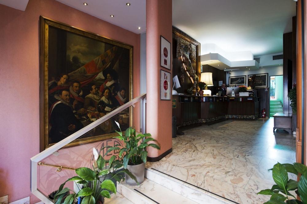 Hotel Mec Milan Bagian luar foto