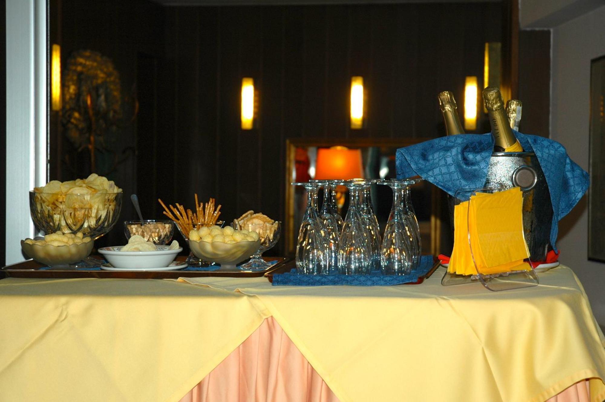 Hotel Mec Milan Bagian luar foto
