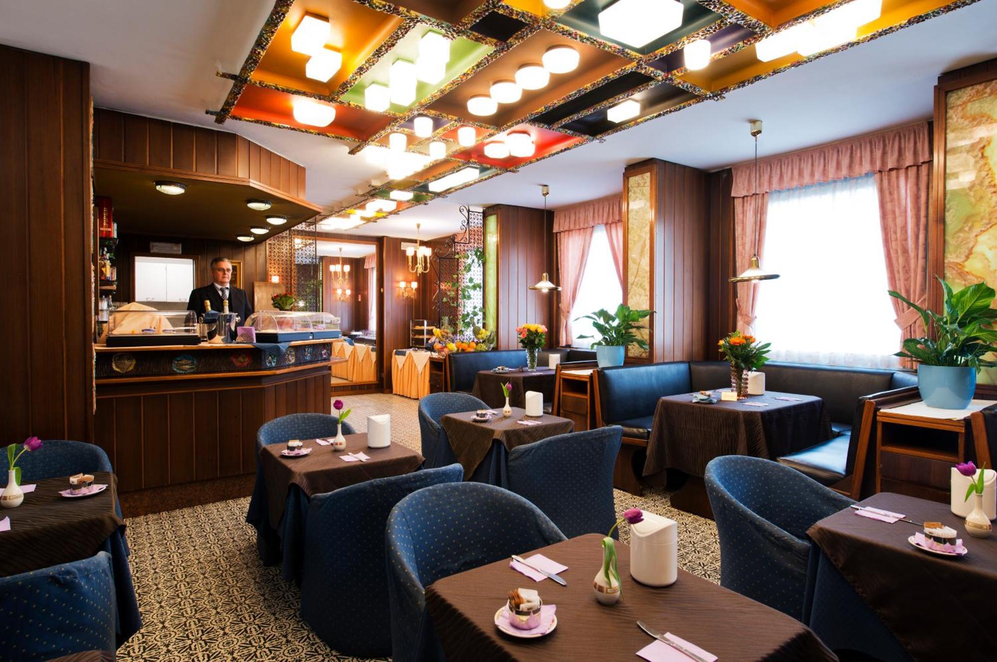 Hotel Mec Milan Bagian luar foto