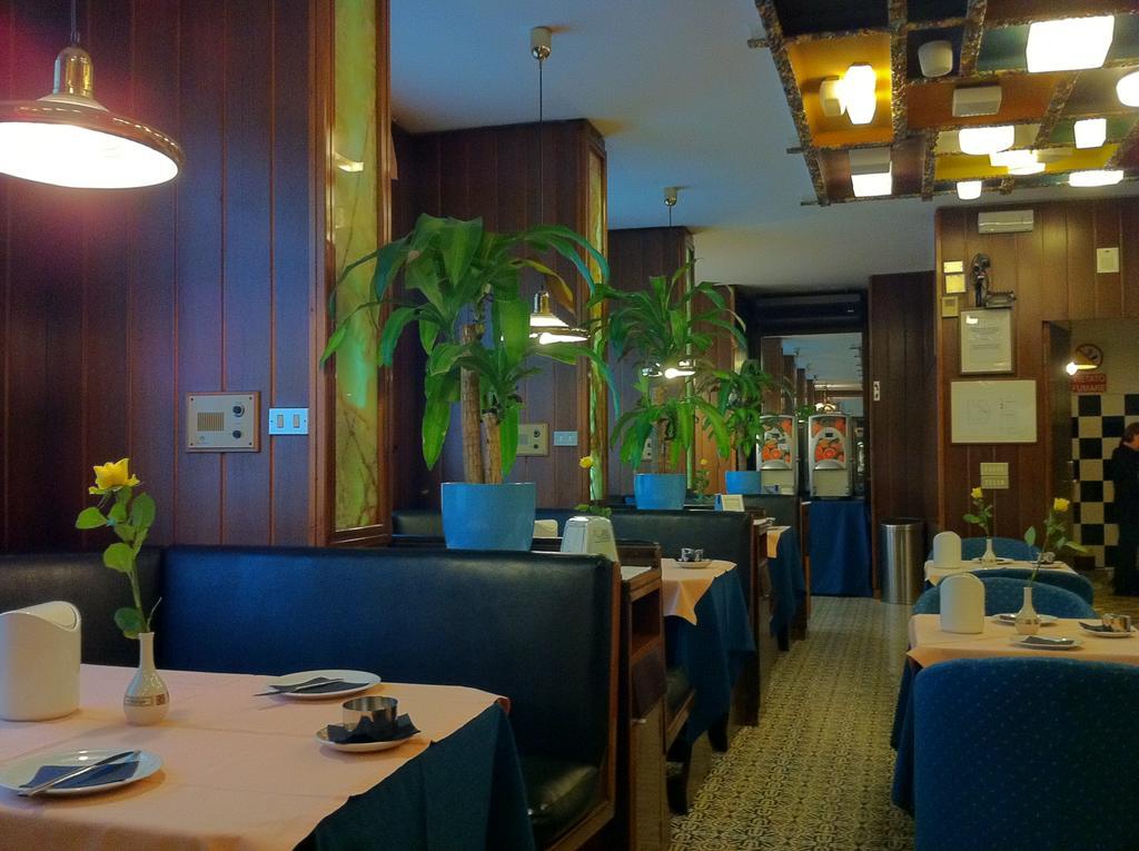 Hotel Mec Milan Bagian luar foto
