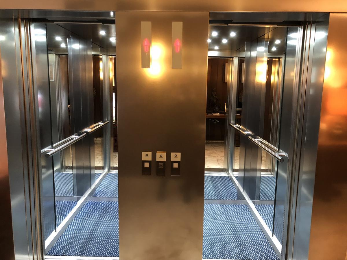 Hotel Mec Milan Bagian luar foto