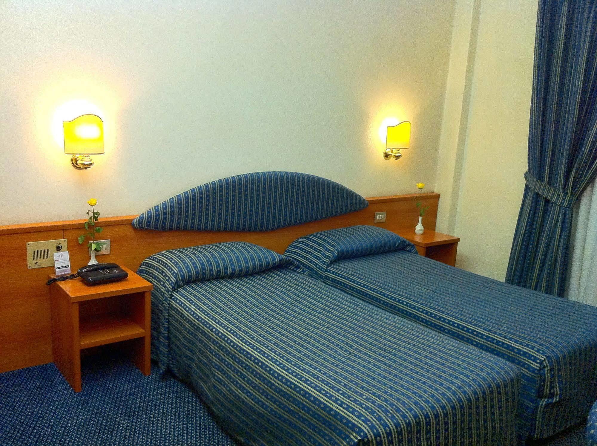Hotel Mec Milan Bagian luar foto