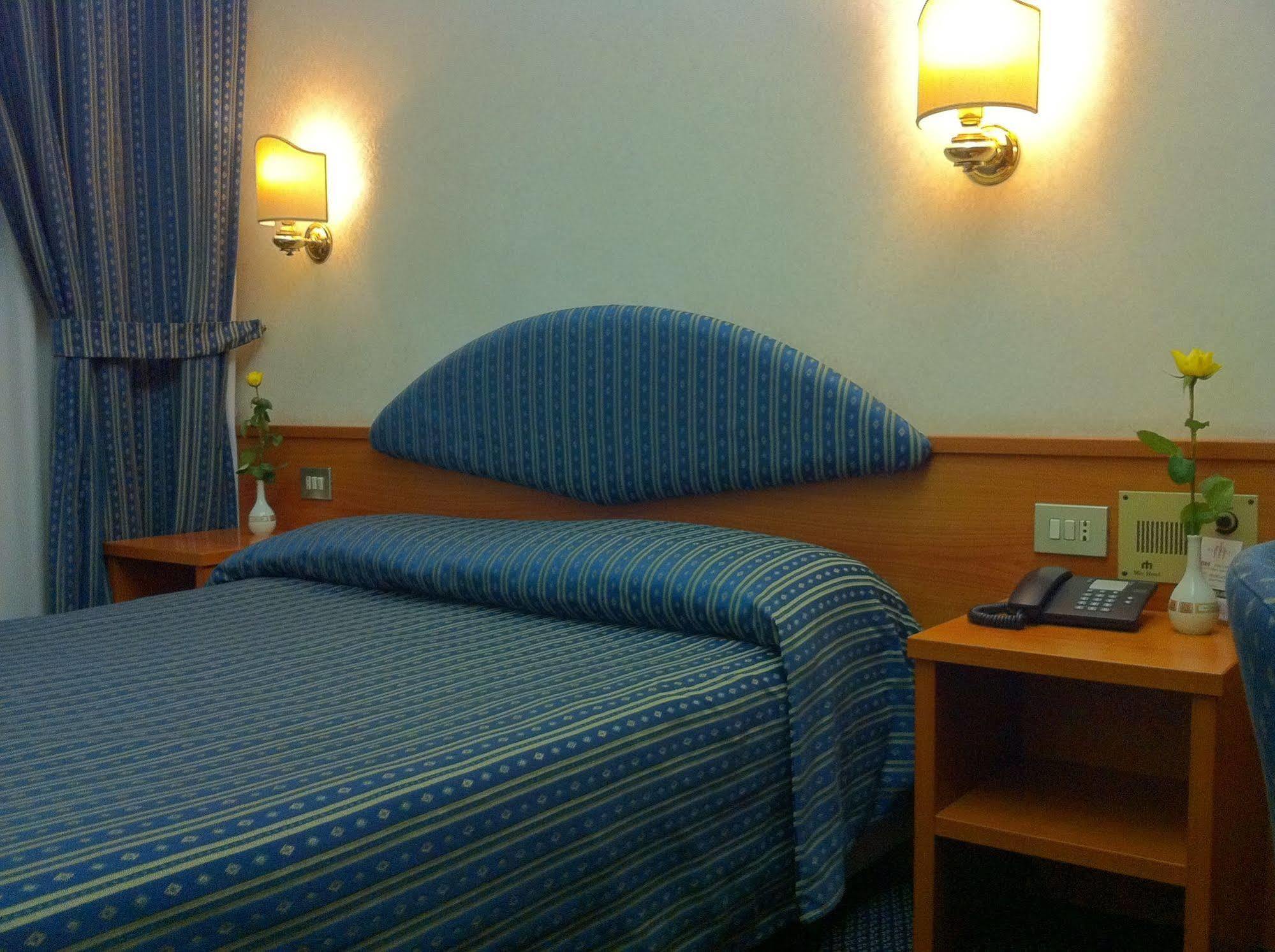 Hotel Mec Milan Bagian luar foto