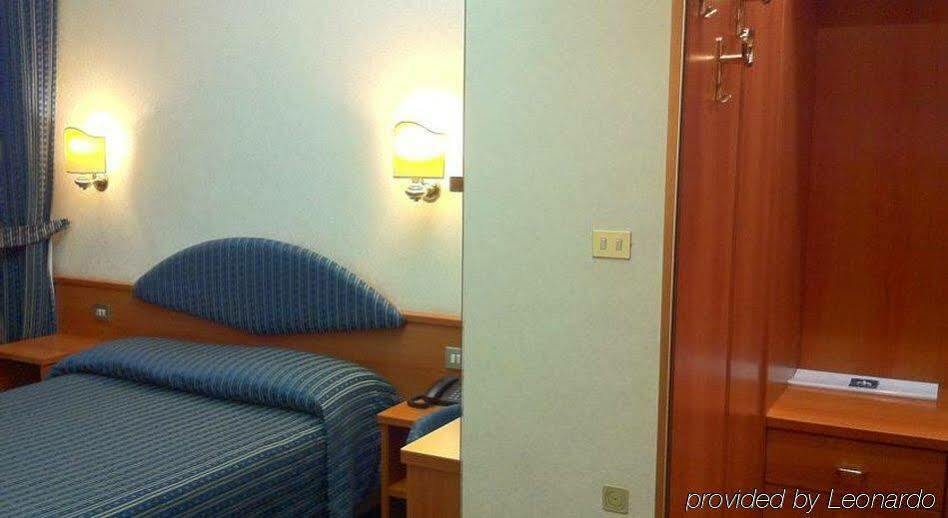 Hotel Mec Milan Bagian luar foto